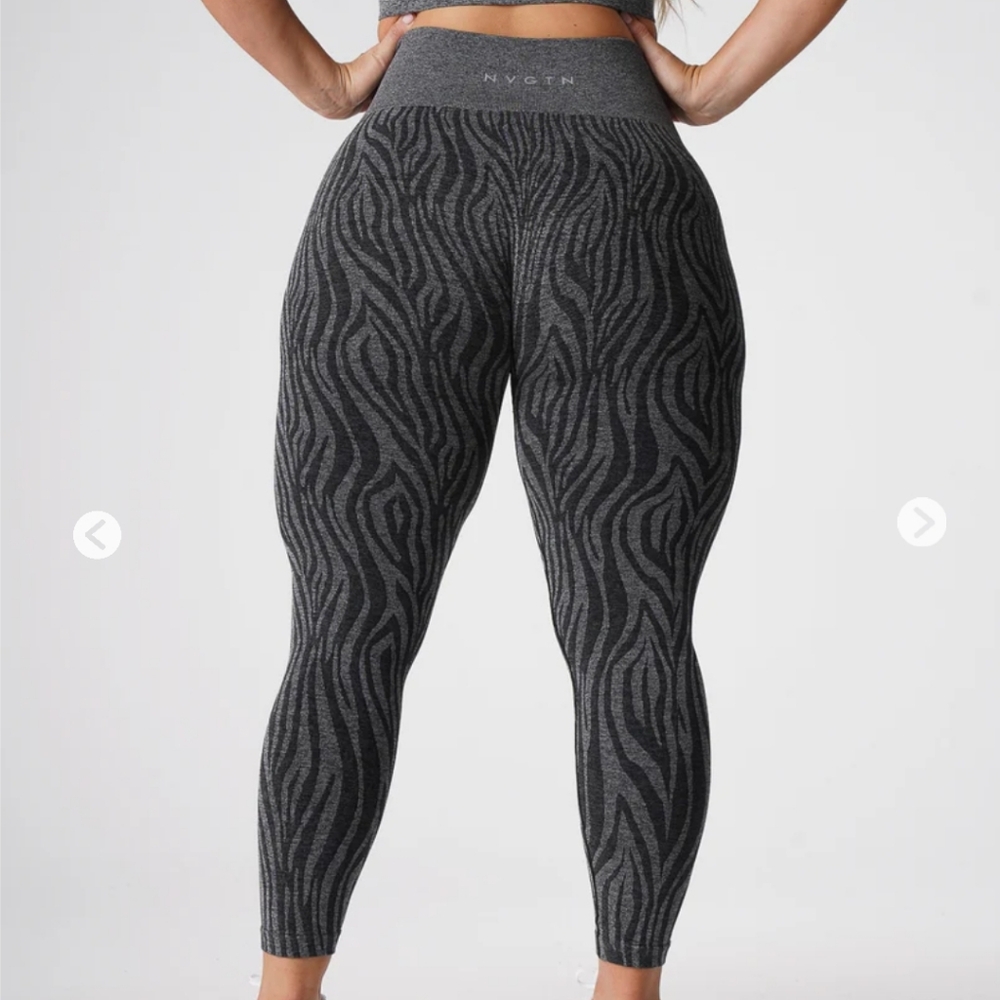 NWT NVGTN NAVI  Black Speckled Zebra Seemless Leggings Size M - Picture 2 of 6
